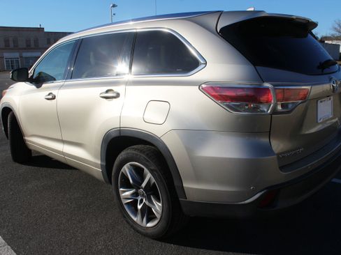 Used 2016 Toyota Highlander Limited image 17