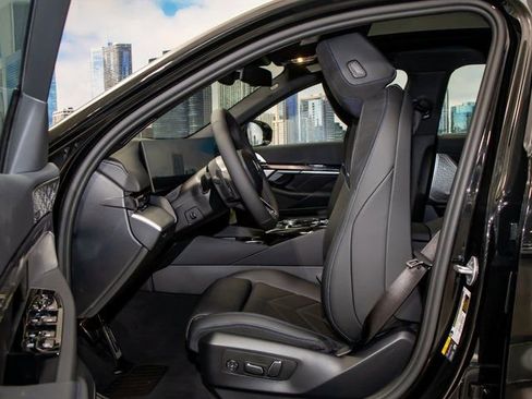 Used 2026 BMW 550e xDrive w/ Premium Package image 20