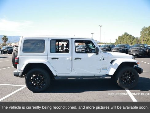 Used 2022 Jeep Wrangler Unlimited Sahara w/ Safety Group image 7