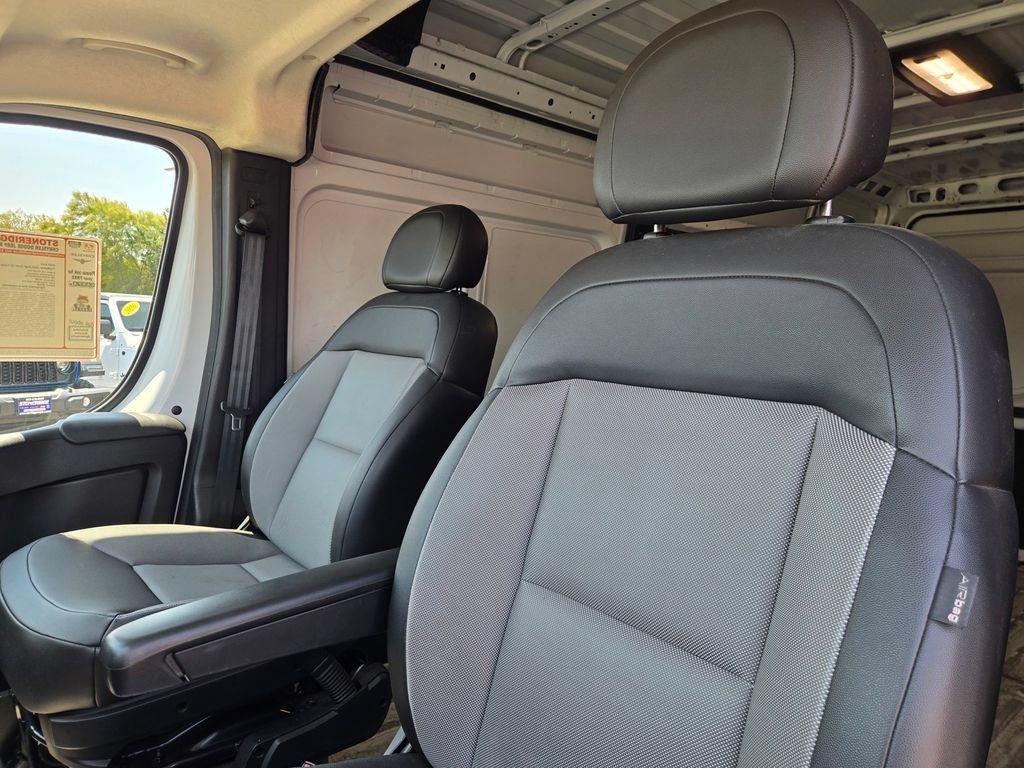 Used 2025 RAM ProMaster 2500 w/ Convenience Group FWD image 14
