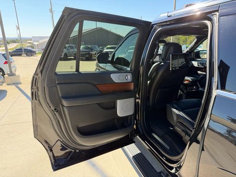 Used 2019 Lincoln Navigator L Reserve image 36