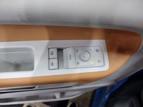 New 2025 Volkswagen ID. Buzz 1st Edition image 18