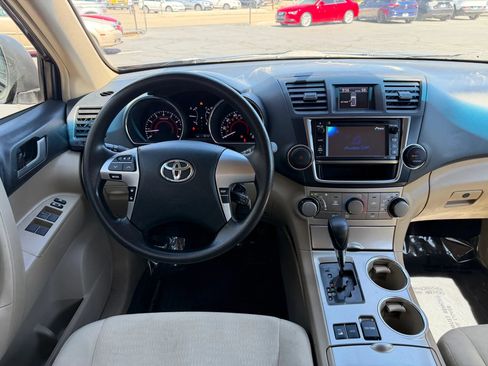 Used 2013 Toyota Highlander Plus AWD/4WD image 23
