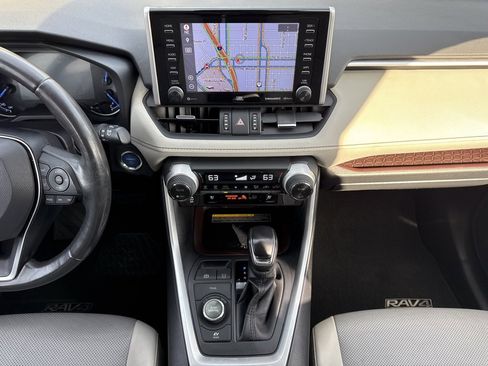 Used 2019 Toyota RAV4 Limited image 20