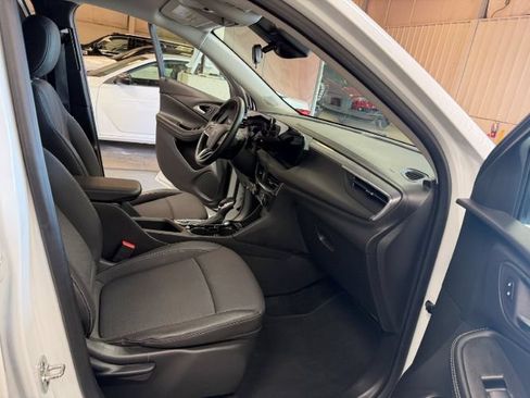 Used 2025 Buick Encore GX Preferred AWD/4WD image 30