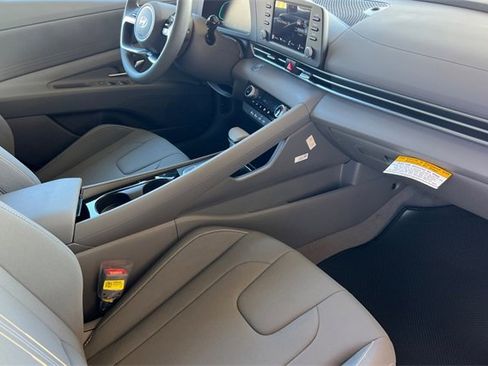 New 2025 Hyundai Elantra Blue image 15