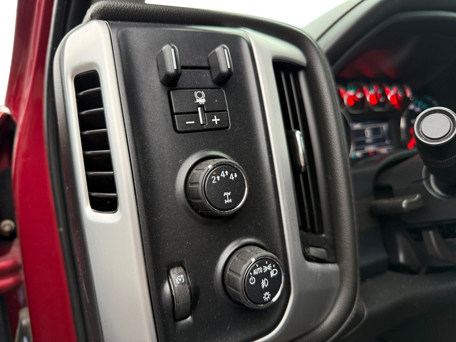 Used 2019 GMC Sierra 2500 SLT w/ Driver Alert Package AWD/4WD image 18