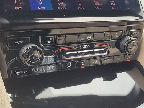 New 2025 Jeep Grand Cherokee Limited w/ Trailer Tow Package image 26