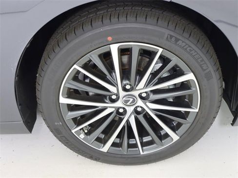 New 2025 Lexus ES 350 w/ Premium Package image 9