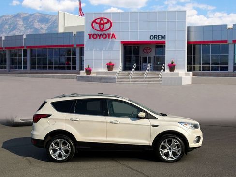 Used 2019 Ford Escape Titanium AWD/4WD image 3