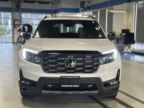 Used 2023 Honda Passport TrailSport image 2
