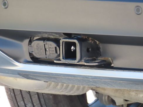 Used 2024 Ford Explorer XLT AWD/4WD image 15