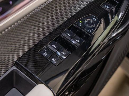 Used 2025 BMW 750e xDrive w/ Premium Package image 15