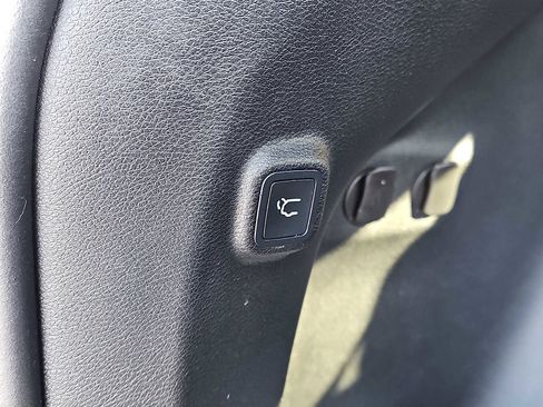 Used 2019 Jeep Cherokee High Altitude image 32