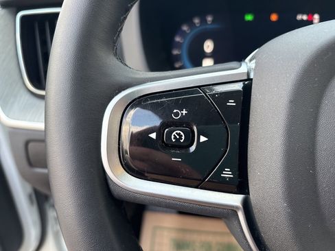 Certified 2025 Volvo XC60 B5 Plus image 24