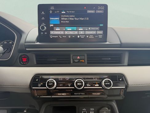 Certified 2023 Honda Pilot Touring image 17