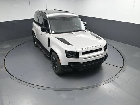 Used 2026 Land Rover Defender 110 X-Dynamic SE AWD/4WD image 37