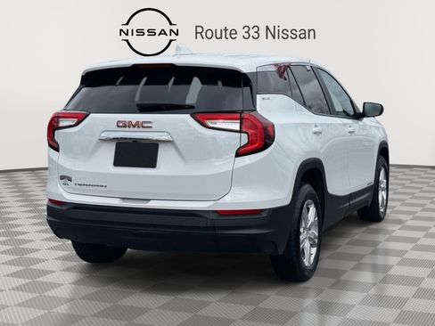 Used 2024 GMC Terrain SLE image 4