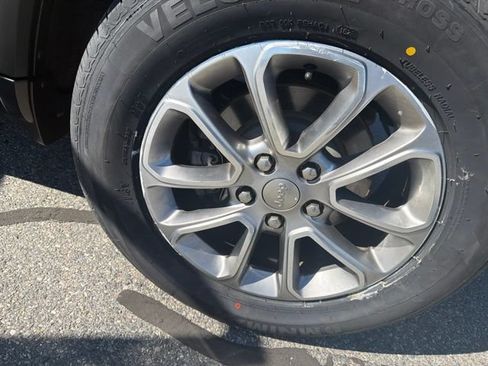 Used 2016 Jeep Grand Cherokee Limited AWD/4WD image 18