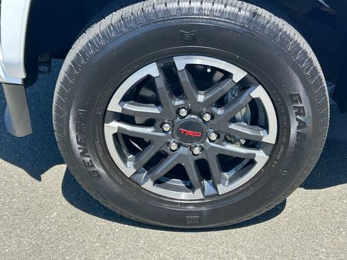Used 2025 Toyota Tacoma TRD Sport AWD/4WD image 9