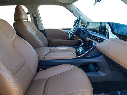 Used 2025 INFINITI QX80 Luxe image 22