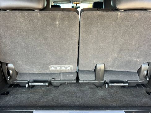 Used 2014 Cadillac Escalade Luxury image 17