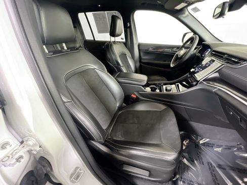 Used 2023 Jeep Grand Cherokee Altitude AWD/4WD image 27
