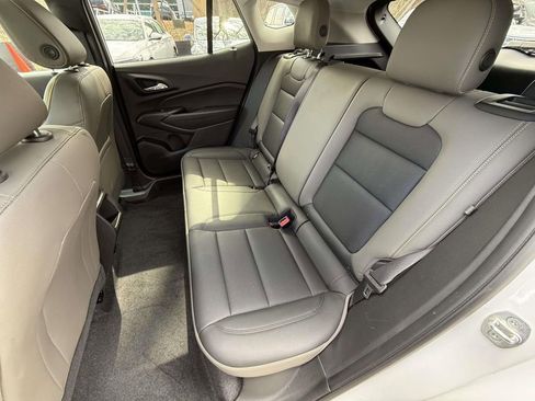 Used 2024 Chevrolet Trax ACTIV w/ Sunroof Package image 11