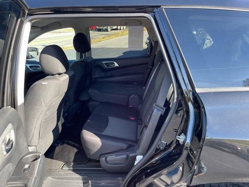 Used 2019 Nissan Pathfinder S image 12