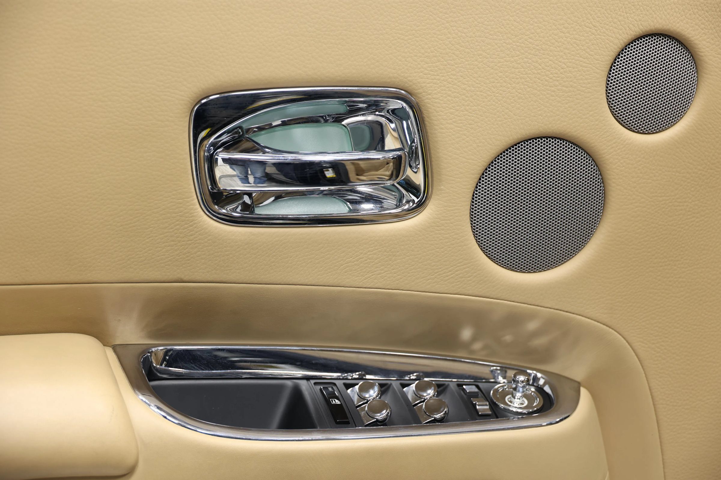 Used 2015 Rolls-Royce Ghost RWD image 13