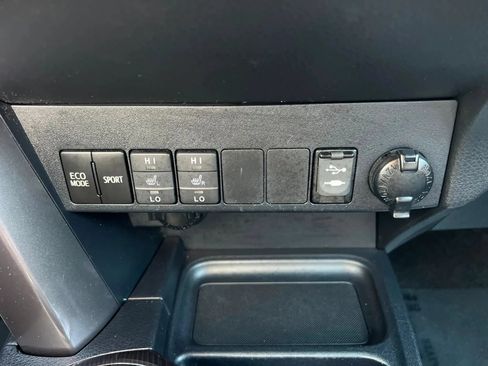 Used 2016 Toyota RAV4 SE AWD/4WD image 29