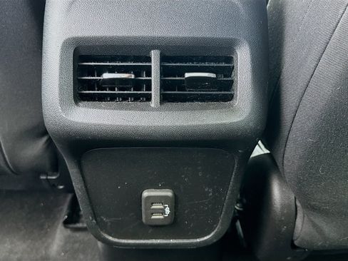 Used 2019 Chevrolet Equinox LS FWD image 16