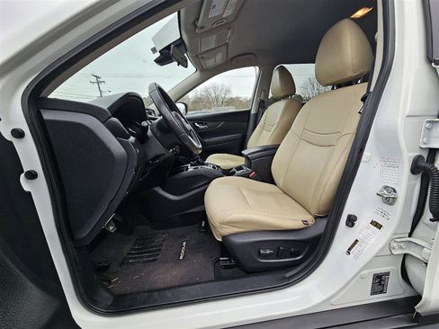 Used 2019 Nissan Rogue SV image 5