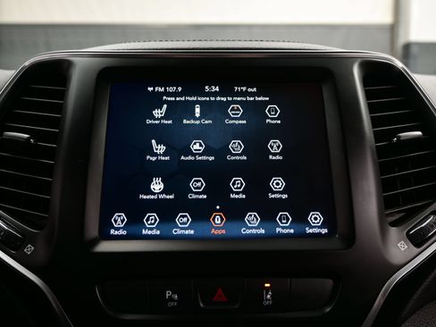 Used 2021 Jeep Cherokee Latitude Lux w/ Comfort/Convenience Group AWD/4WD image 18