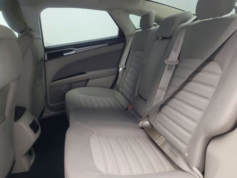 Used 2019 Ford Fusion SE image 18