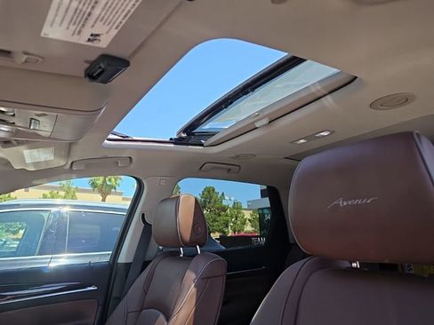 Used 2019 Buick Enclave Avenir w/ Avenir Technology Package AWD/4WD image 5