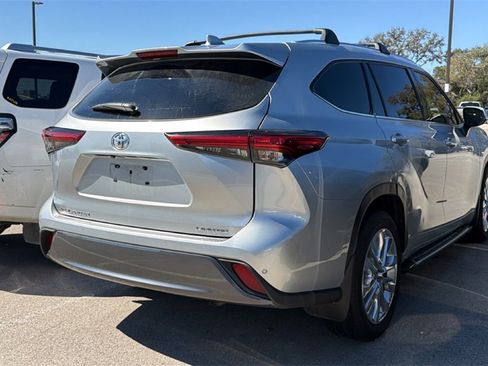 Used 2021 Toyota Highlander Limited image 4