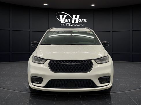 New 2026 Chrysler Pacifica Limited w/ S Appearance Package AWD/4WD image 12