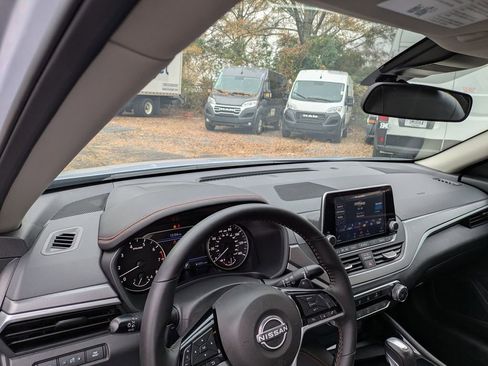 Used 2025 Nissan Altima 2.5 SR image 14