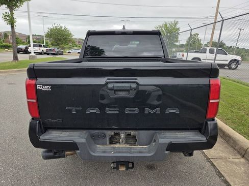Used 2025 Toyota Tacoma SR5 AWD/4WD image 9