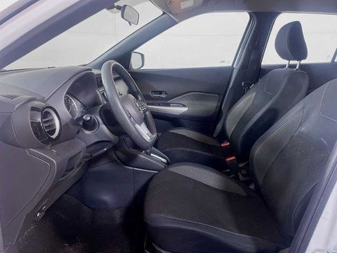 Certified 2018 Nissan Kicks SV image 18