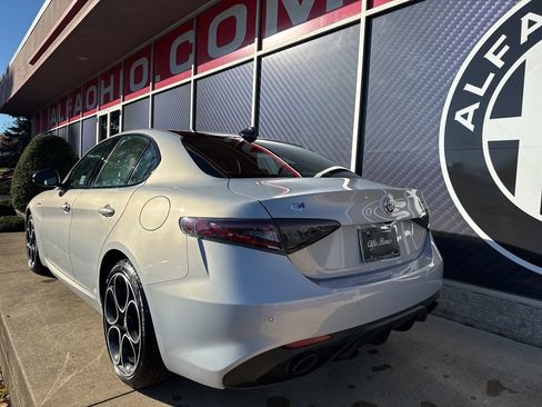 New 2025 Alfa Romeo Giulia Veloce image 8