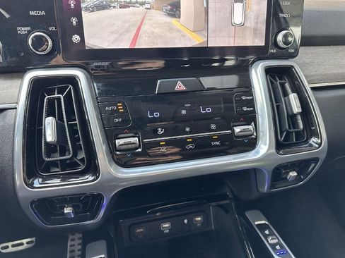 Used 2023 Kia Sorento SX Prestige image 28