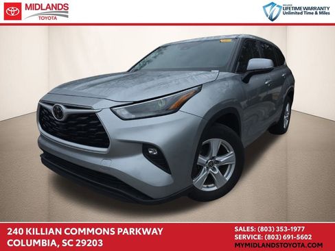 Used 2024 Toyota Highlander LE image 1