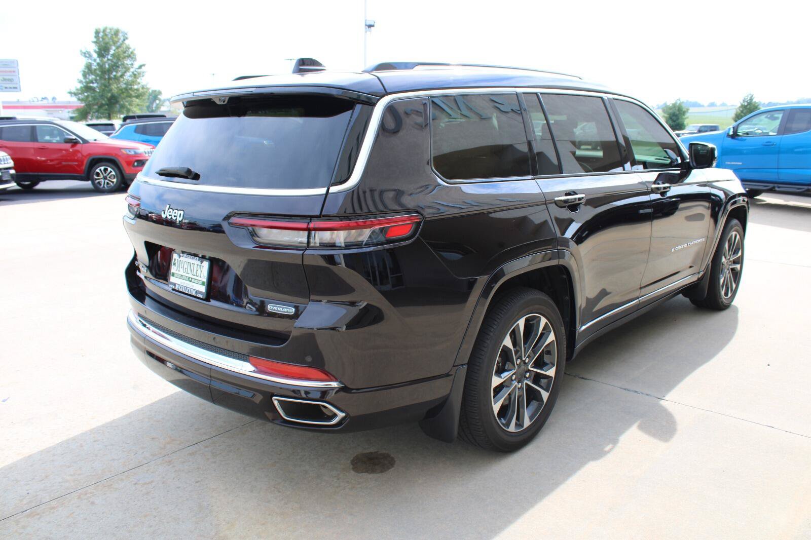 Certified 2022 Jeep Grand Cherokee L Overland w/ Advanced Protech Group III AWD/4WD image 7