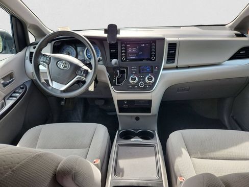 Used 2018 Toyota Sienna LE FWD image 10
