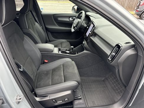 Used 2024 Volvo XC40 B5 Plus w/ Protection Package Premier AWD/4WD image 33