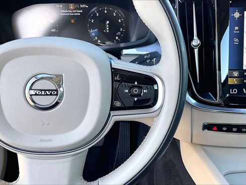 Used 2020 Volvo S60 T5 Momentum image 24