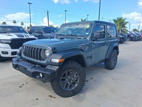 Used 2025 Jeep Wrangler Sport AWD/4WD image 3