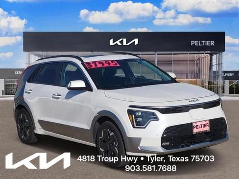 Used 2023 Kia Niro Wave FWD image 1
